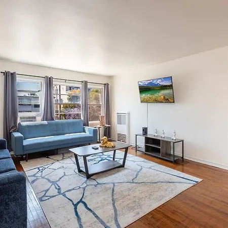 Comfy 1 Bedroom Apartment W/ Hot Tub - Sleeps 4